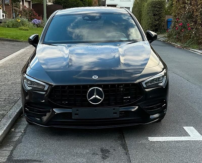 Schwarz Gebraucht 2020 Mercedes CLA220 AMG line Limousine | 37.000 € - Bild 1/4