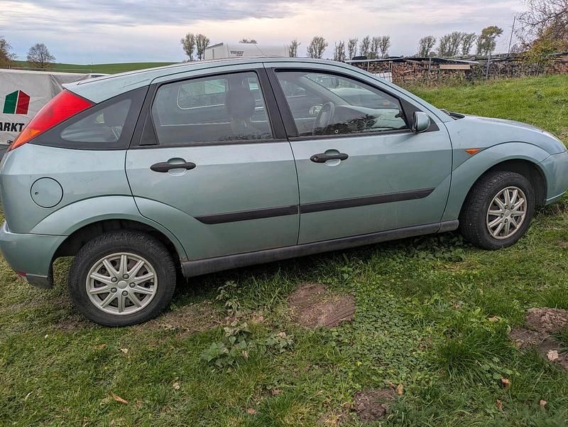 Gebraucht Ford Focus 101 PS (74 kW) 2001 Silber Limousine