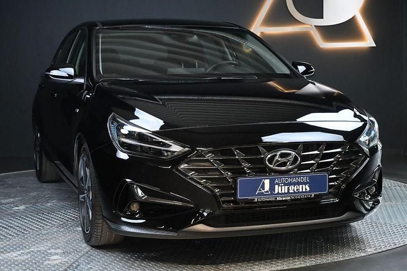 Gebraucht Hyundai i30 160 PS (117 kW) 2023 Schwarz Limousine