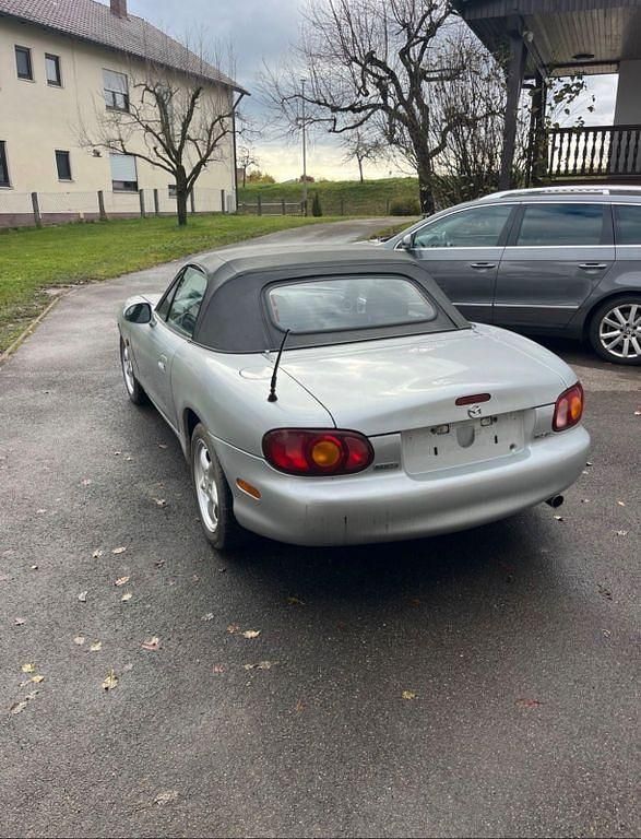Second-hand Mazda MX5 140 CP (102 kW) 2000 Argintiu Cabrio