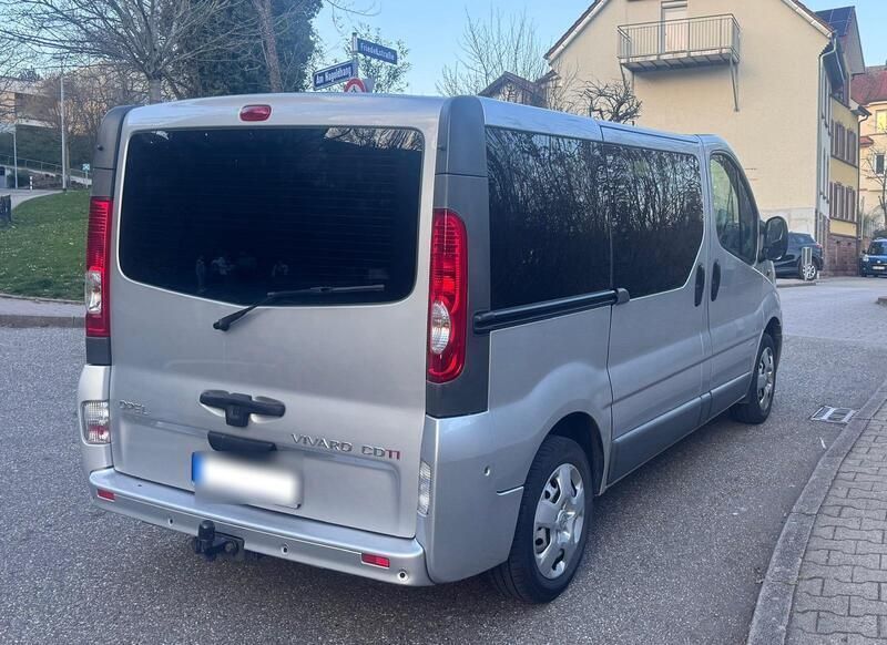 Silber Gebraucht 2013 Opel Vivaro Van | 10.500 € (Etwas zu teuer) - Bild 1/4
