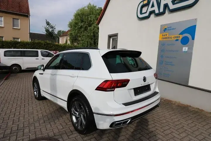 Gebraucht VW Tiguan R-line 150 PS (110 kW) 2023 Weiß SUV