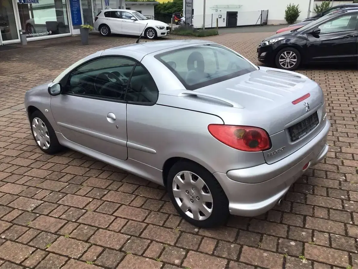 Gebraucht Peugeot 206 CC 109 PS (80 kW) 2006 Silber Cabrio