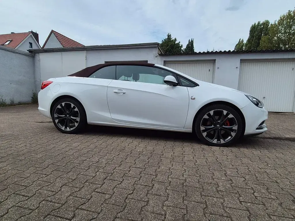 Second-hand Opel Cascada Innovation 165 CP (121 kW) 2013 Alb Cabrio
