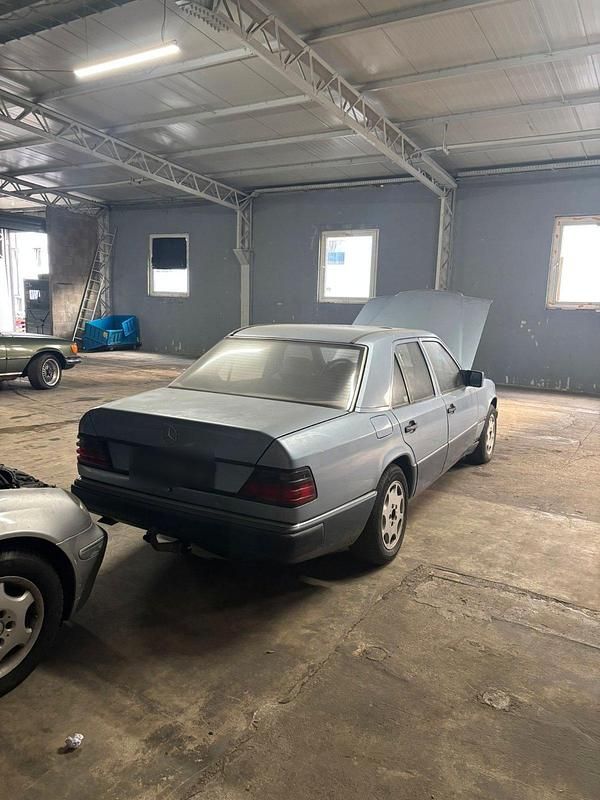 Gebraucht Mercedes E260 161 PS (118 kW) 1990 Limousine