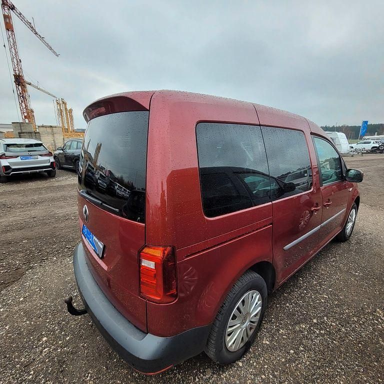 Gebraucht VW Caddy Trendline 102 PS (75 kW) 2019 Rot Van / Kleinbus