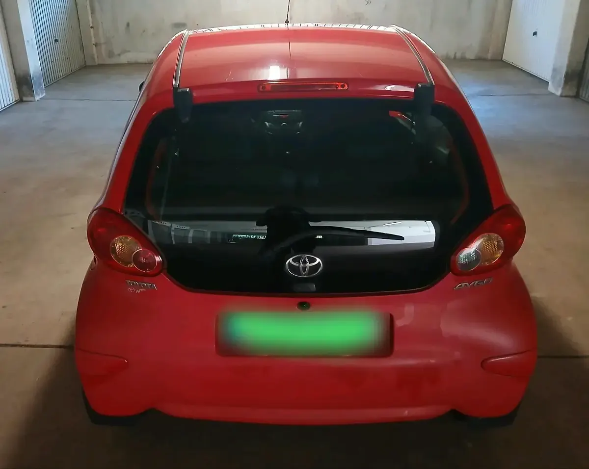 Gebraucht Toyota Aygo 68 PS (50 kW) 2005 Rot Kleinwagen