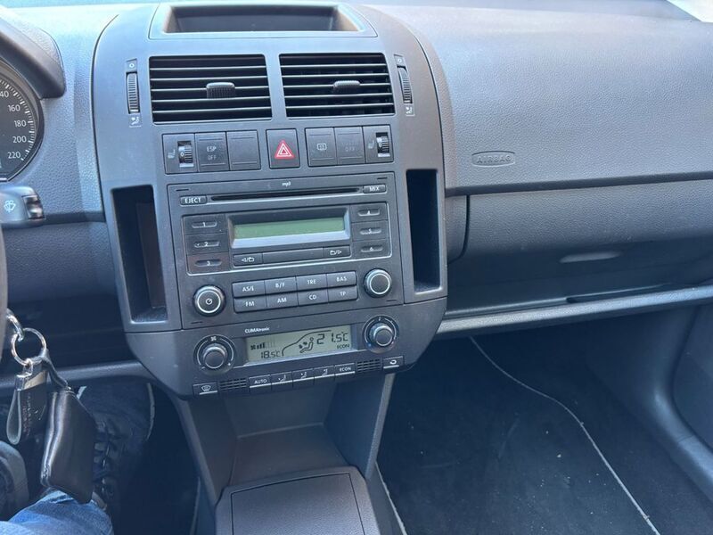 Schwarz Gebraucht 2009 VW Polo United Limousine | 1.700 € (Guter Preis) - Bild 1/4