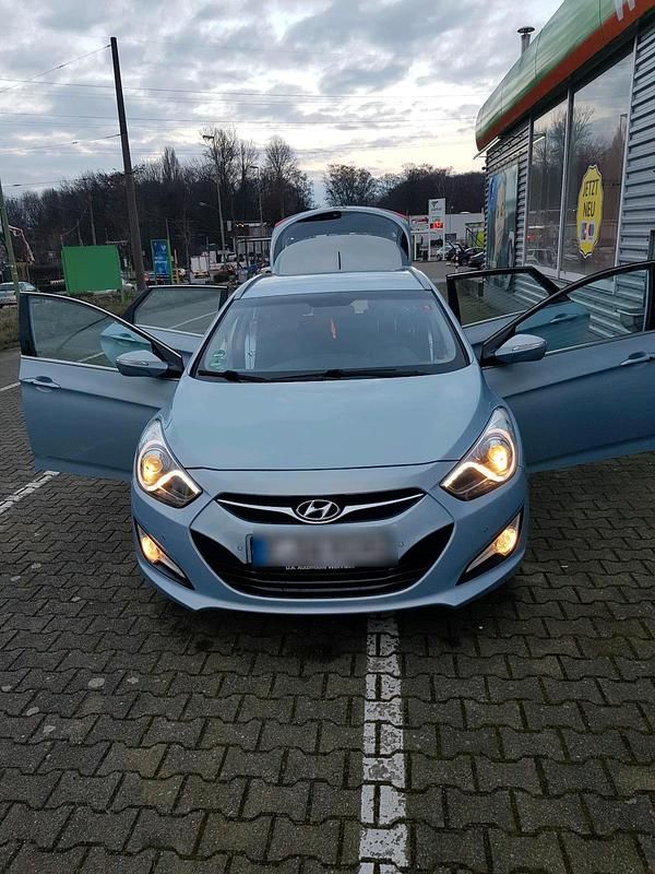 Gebraucht Hyundai i40 136 PS (100 kW) 2013 Blau Kombi