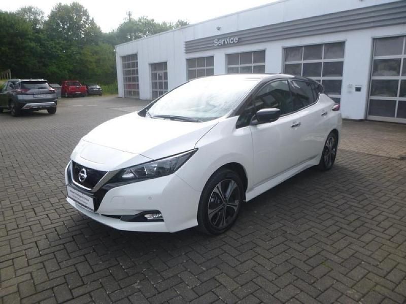 Gebraucht Nissan Leaf N-Connecta 160 kW (218 PS) 2021 Pearl white/black m Kleinwagen