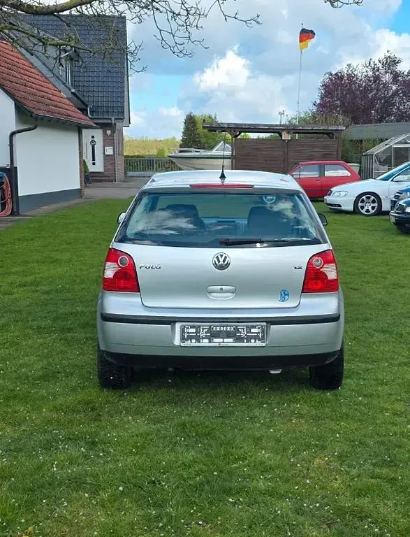Gebraucht VW Polo Basis 64 PS (47 kW) 2003 Silber Limousine