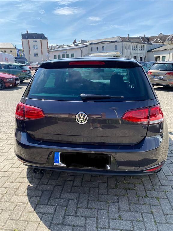 Gebraucht VW Golf VII LOUNGE 150 PS (110 kW) 2015 Limousine