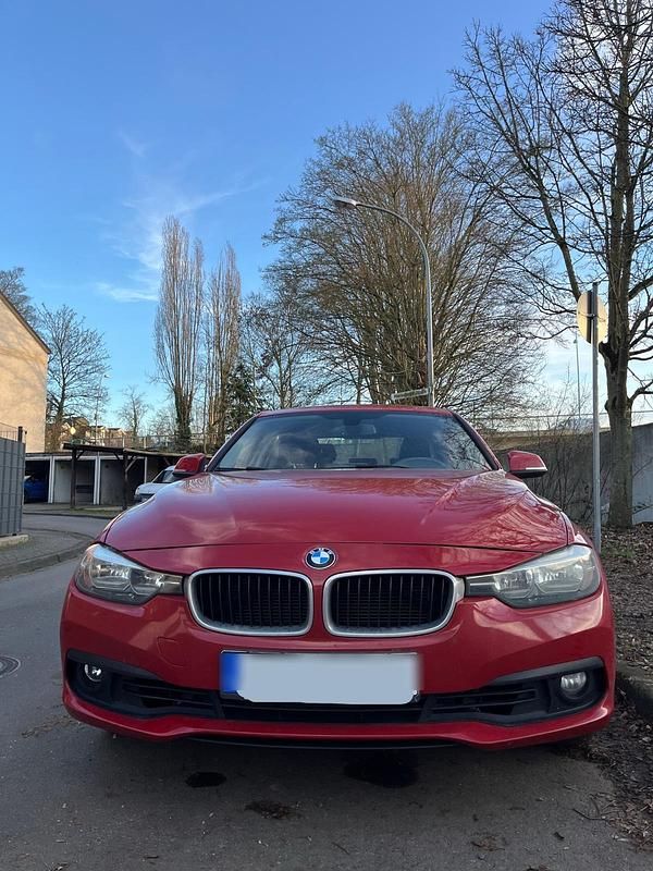 Gebraucht BMW 318 136 PS (100 kW) 2015 Rot Limousine