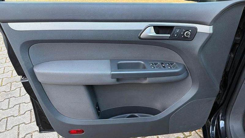 Gebraucht VW Touran Life 105 PS (77 kW) 2014 Schwarz Van / Kleinbus