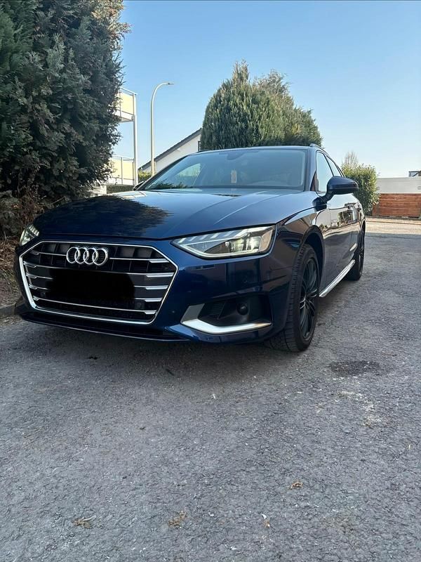 Gebraucht Audi A4 Sport 163 PS (119 kW) 2021 Blau Kombi