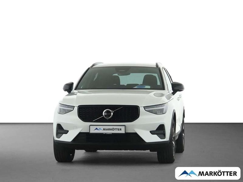 Neu Volvo XC40 Plus 163 PS (119 kW) 2026 Weiss SUV