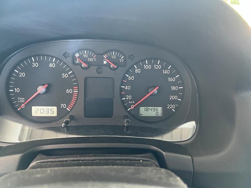 Usata VW Golf IV 75 CV (55 kW) 2002 Argento Berlina