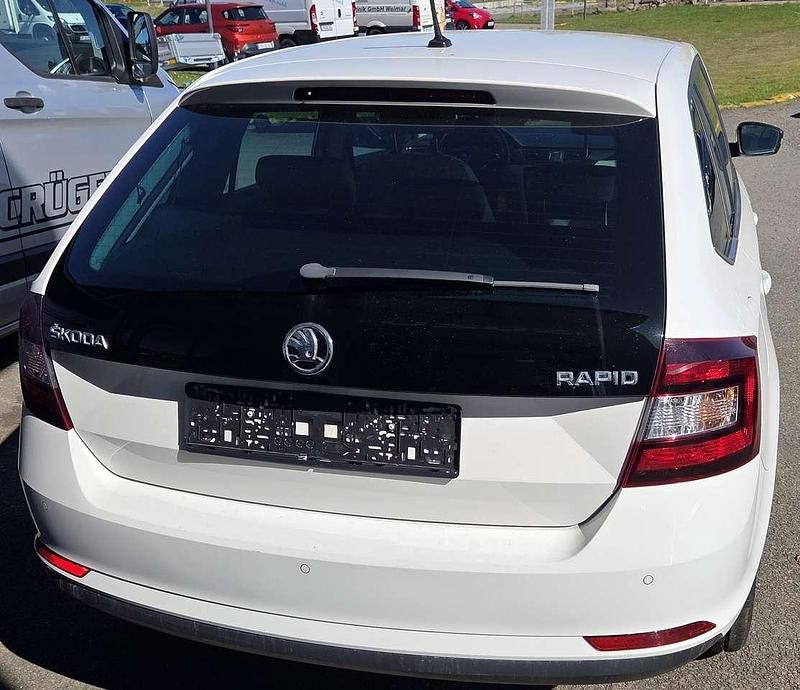 Gebraucht Skoda Rapid Style 110 PS (80 kW) 2018 Candyweiss Kleinwagen