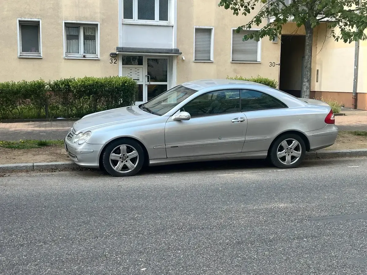 Gebraucht Mercedes CLK240 170 PS (125 kW) 2002 Silber Coupé