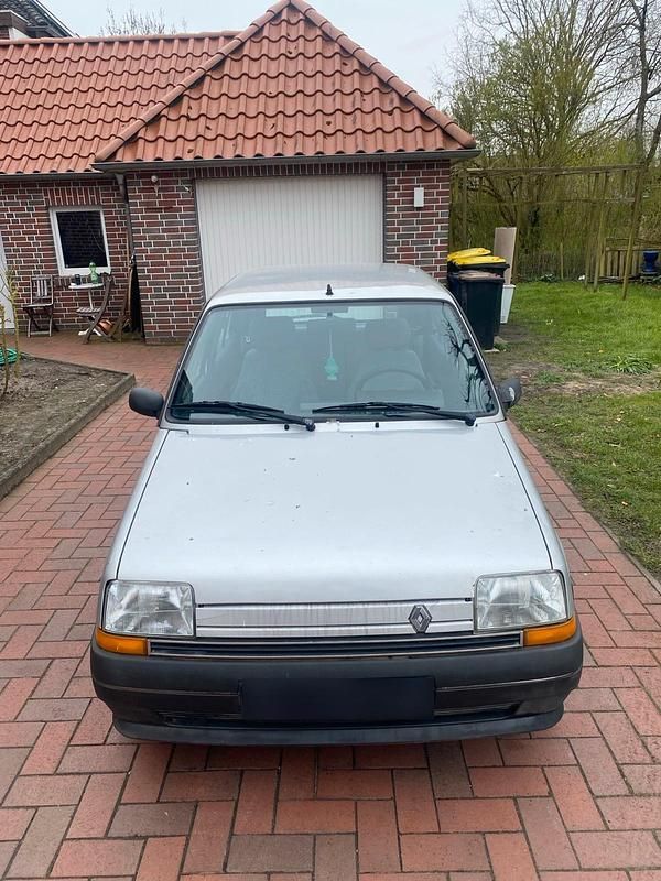 Używany Renault R5 73 KM (53 kW) 1989 Szary Hatchback