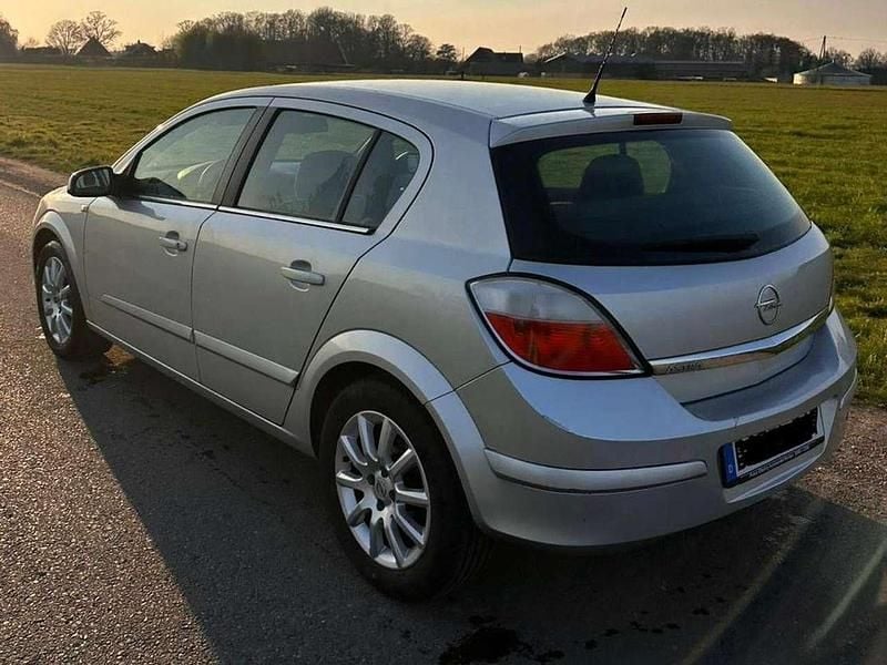 Gebraucht Opel Astra 90 PS (66 kW) 2004 Silber Limousine
