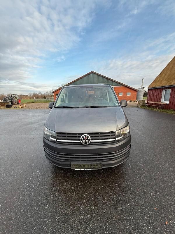 Gebraucht VW Transporter 140 PS (102 kW) 2016 Grau Van