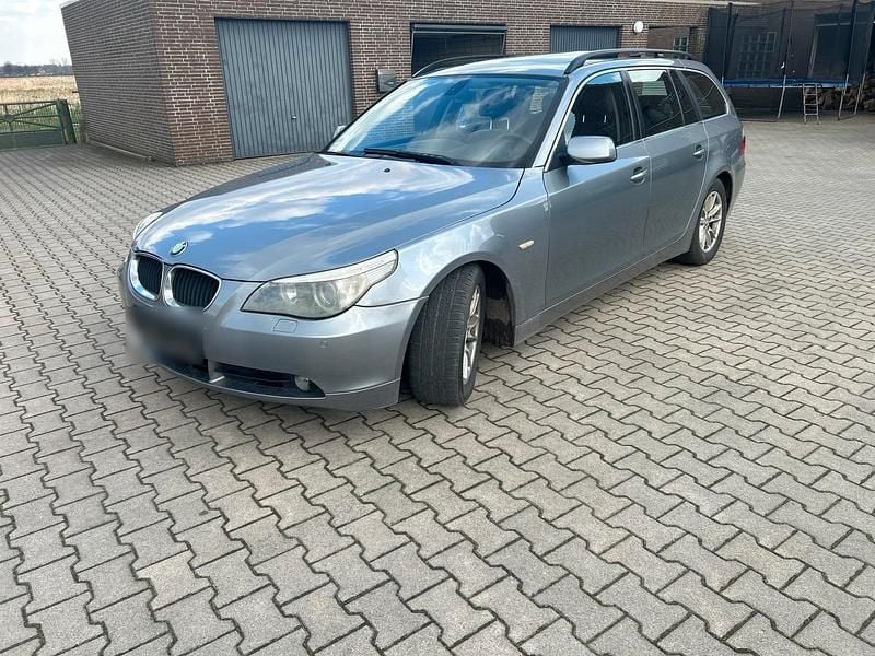 Gebraucht BMW 525 177 PS (130 kW) 2004 Grau Kombi