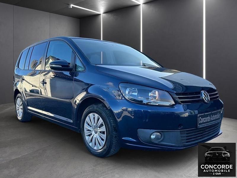 Gebraucht VW Touran Trendline 105 PS (77 kW) 2015 Blau Van / Kleinbus