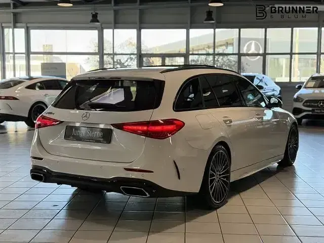 Gebraucht Mercedes C200 AMG 163 PS (119 kW) 2024 Manufaktur lack manufaktur opa Kombi