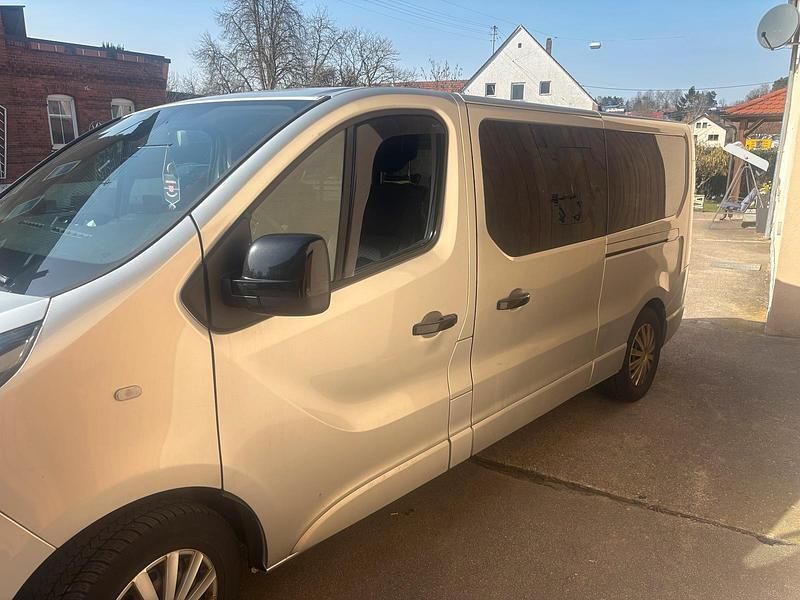 Gebraucht Opel Vivaro S 125 PS (91 kW) 2018 Silber Van / Kleinbus