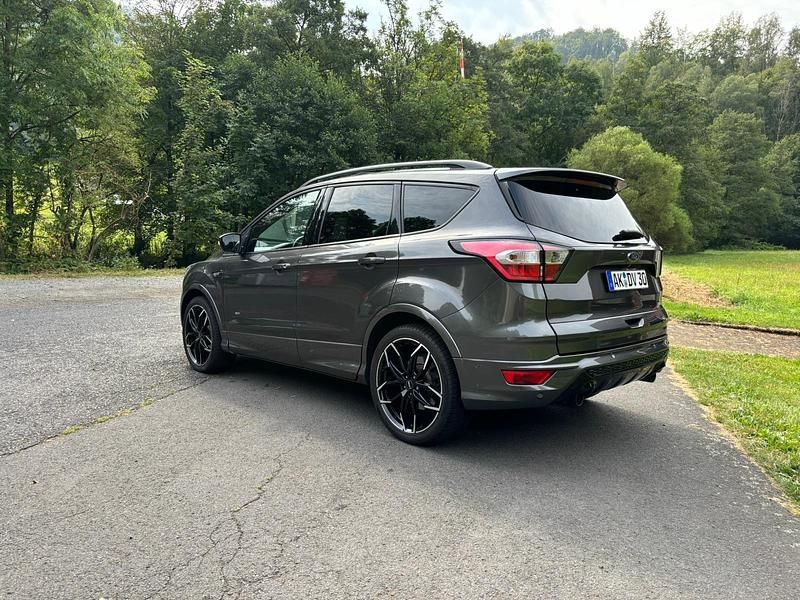 Gebraucht Ford Kuga ST-Line 179 PS (131 kW) 2018 Grau SUV
