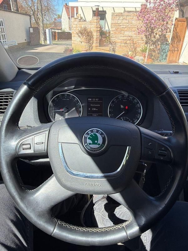 Używany Skoda Octavia Elegance 140 KM (102 kW) 2013 Srebrny Kombi