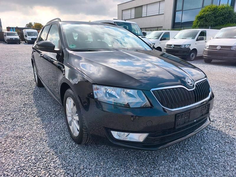 Schwarz Gebraucht 2016 Skoda Octavia Style Kombi | 7.438 € (Superpreis) - Bild 1/4