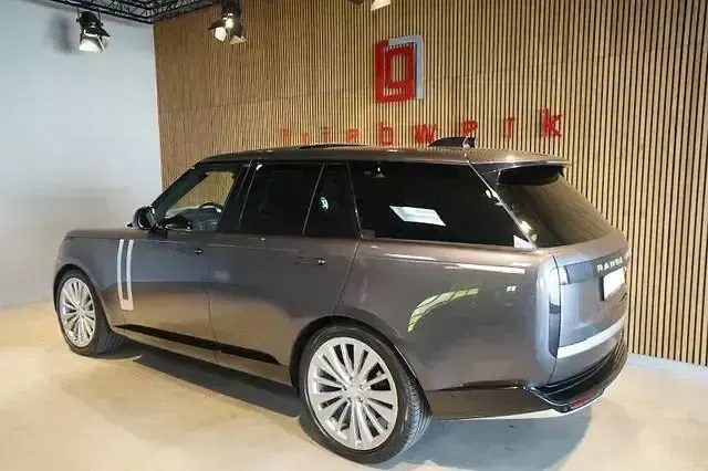 Gebraucht Land Rover Range Rover First Edition 530 PS (389 kW) 2022 Braun SUV