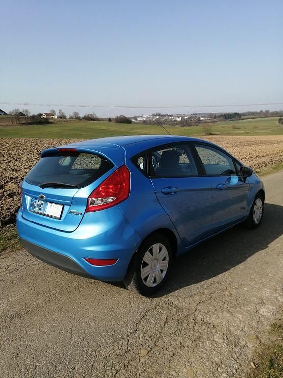 Gebraucht Ford Fiesta Trend 82 PS (60 kW) 2010 Blau Kleinwagen