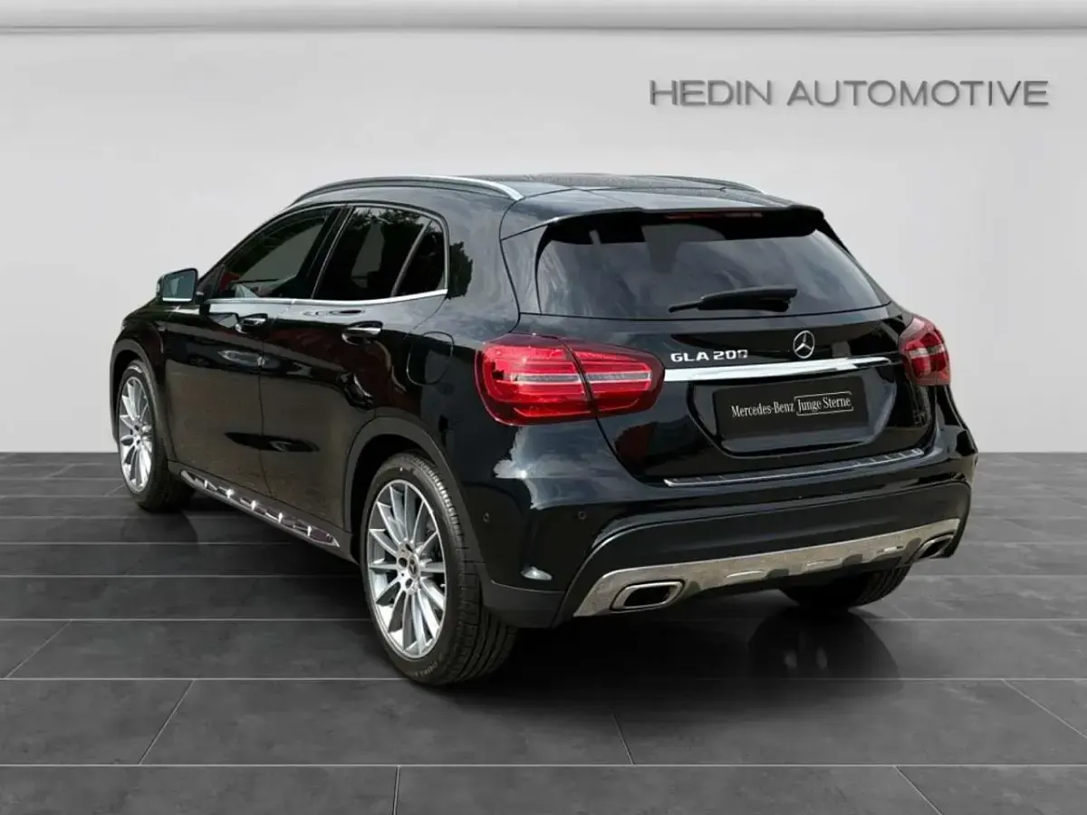 Gebraucht Mercedes GLA200 AMG 156 PS (114 kW) 2019 Kosmosschwarz SUV