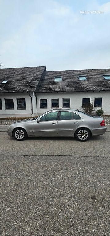Gebraucht Mercedes E200 Classic 122 PS (89 kW) 2003 Grau Limousine