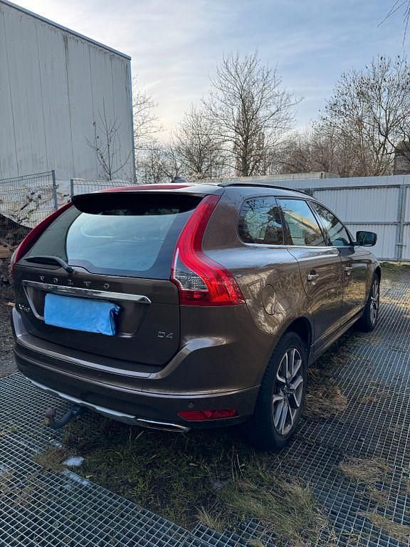 Gebraucht Volvo XC60 Momentum 190 PS (139 kW) 2017 Braun SUV