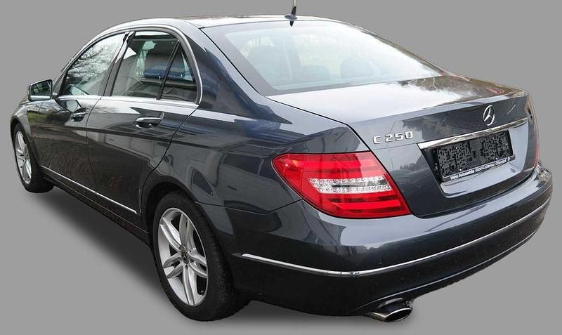 Gebraucht Mercedes C250 Elegance 204 PS (150 kW) 2013 Tenoritgrau (metallic) Limousine