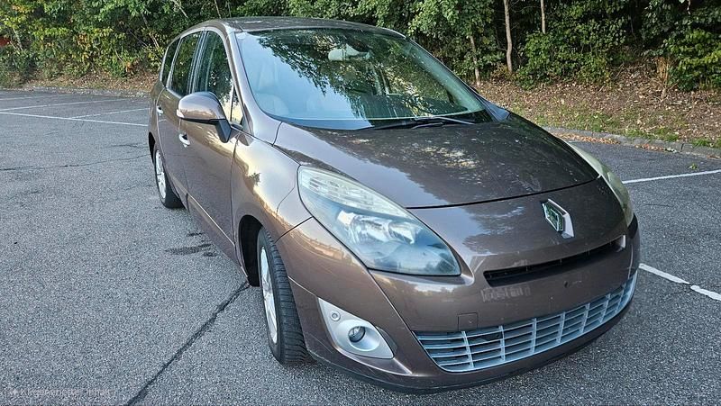 Braun Gebraucht 2009 Renault Grand Scénic III Van / Kleinbus | 3.800 € (Guter Preis) - Bild 1/4