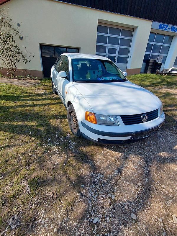 Gebraucht VW Passat 1998 Weiß Limousine