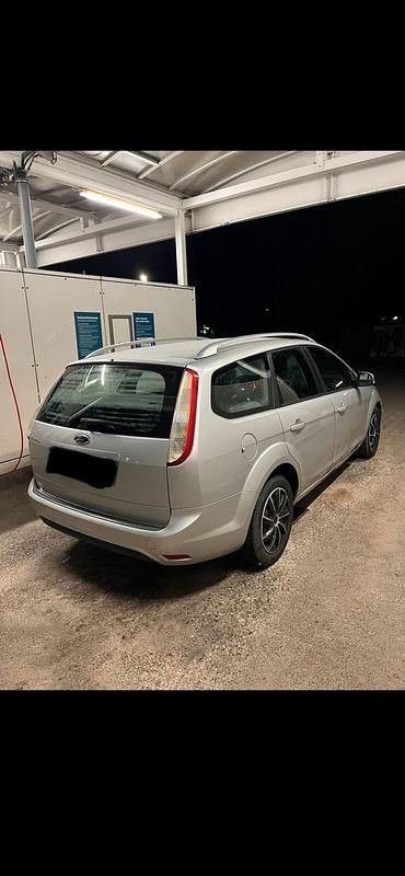 Gebraucht Ford Focus 101 PS (74 kW) 2009 Silber Kombi