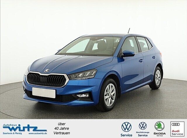 Raceblau (metallic) Gebraucht 2021 Skoda Fabia Style Kleinwagen | 17.950 € (Fairer Preis) - Bild 1/4