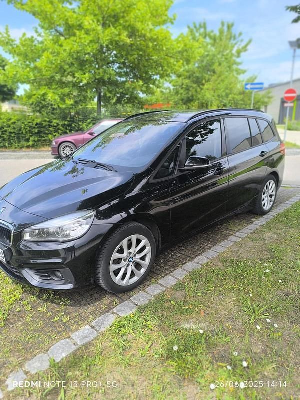 Schwarz Gebraucht 2015 BMW 218 Gran Tourer Comfort Edition Van / Kleinbus | 11.800 € - Bild 1/4