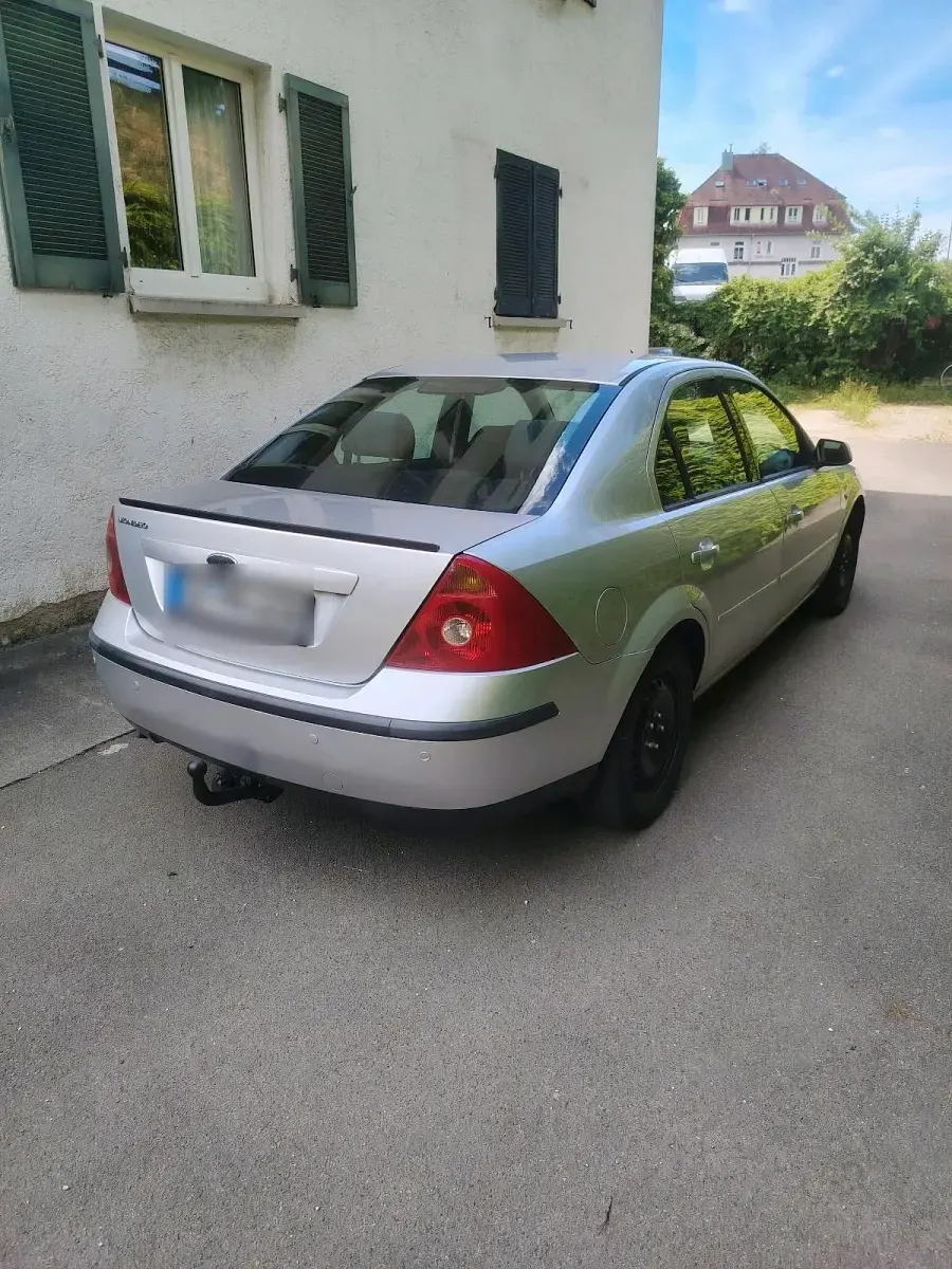 Gebraucht Ford Mondeo 146 PS (107 kW) 2002 Silber Limousine