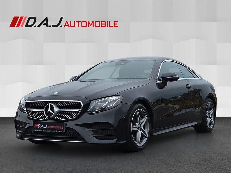 Schwarz Gebraucht 2020 Mercedes E220 AMG line Coupé | 27.990 € (Superpreis) - Bild 1/4