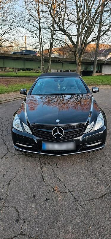 Gebraucht Mercedes E250 204 PS (150 kW) 2011 Schwarz Cabrio