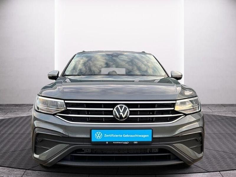 Gebraucht VW Tiguan Allspace Life 150 PS (110 kW) 2024 Platinum grey metallic SUV