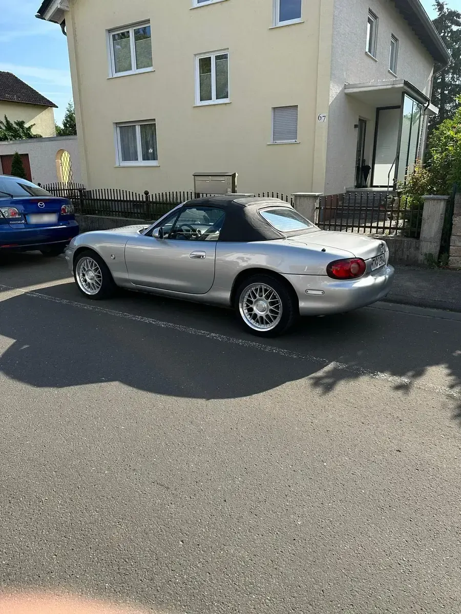 Second-hand Mazda MX5 86 CP (63 kW) 1998 Argintiu Cabrio