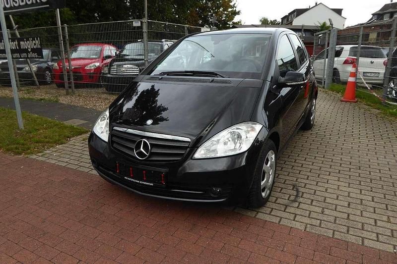 Schwarz Gebraucht 2011 Mercedes A180 Kleinwagen | 4.750 € (Fairer Preis) - Bild 1/4